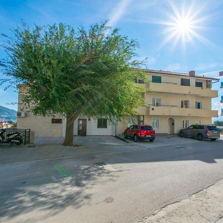 Apartment Zdravko Омиш Экстерьер фото