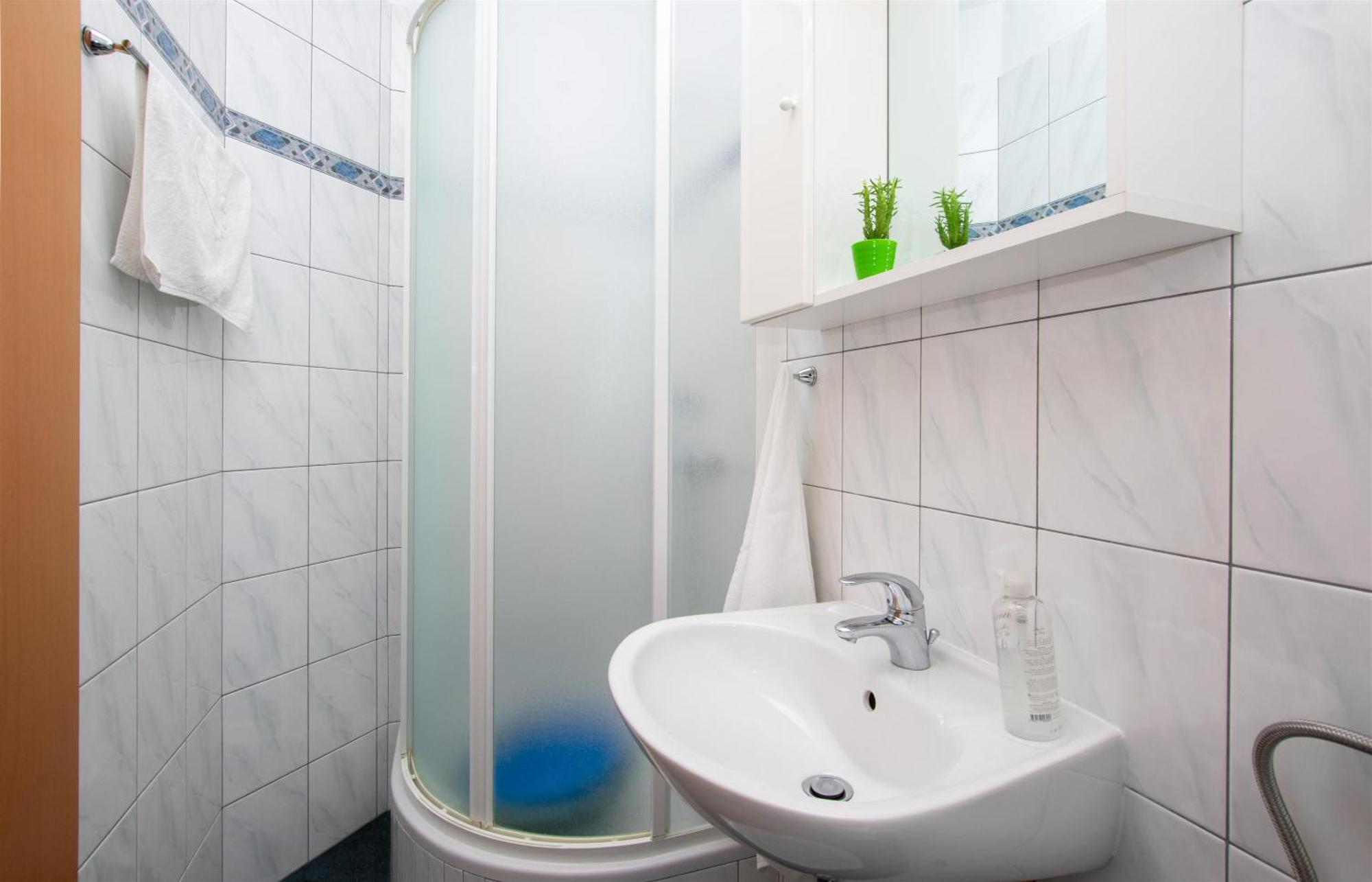 Apartment Zdravko Омиш Экстерьер фото