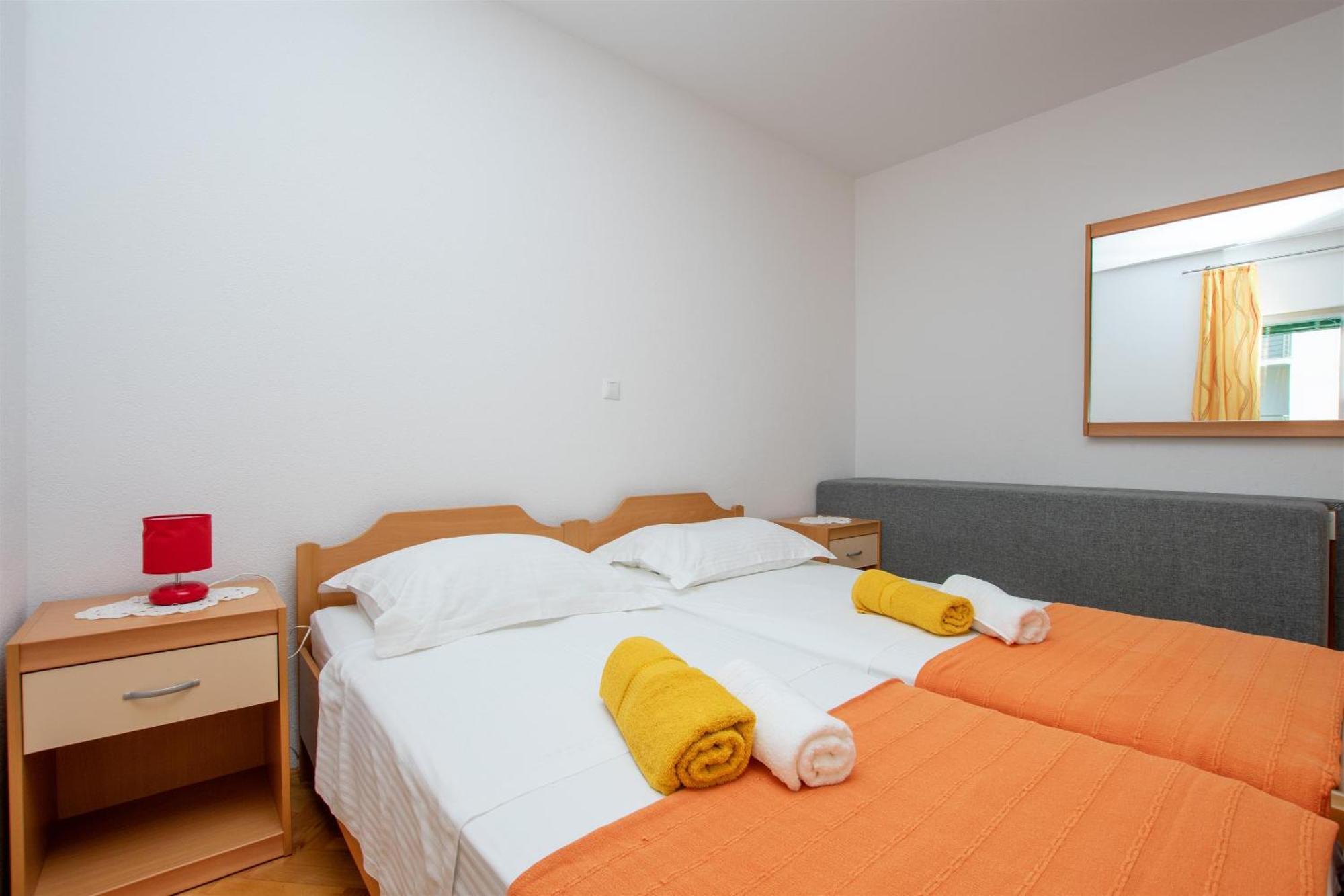 Apartment Zdravko Омиш Экстерьер фото