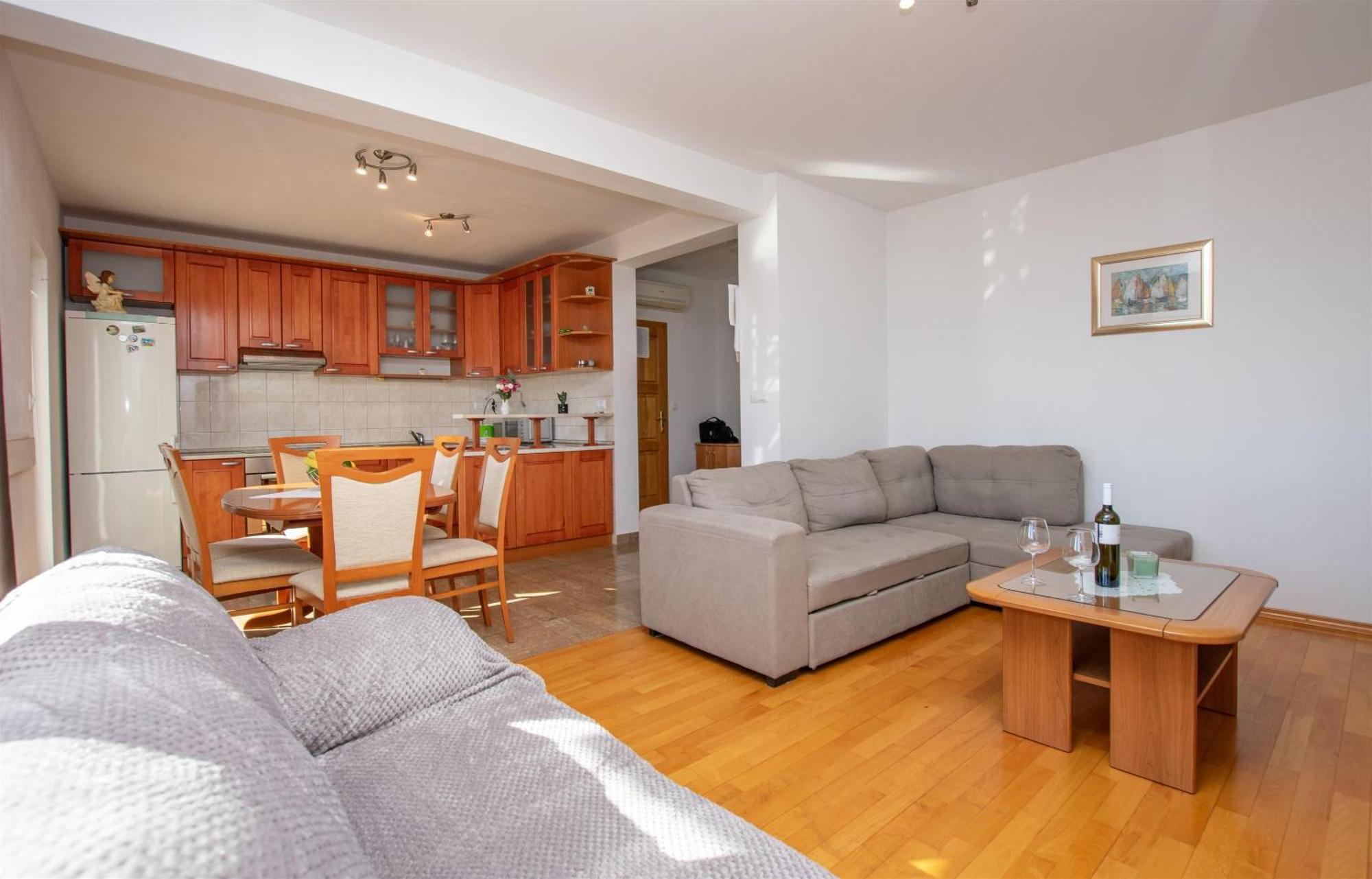 Apartment Zdravko Омиш Экстерьер фото