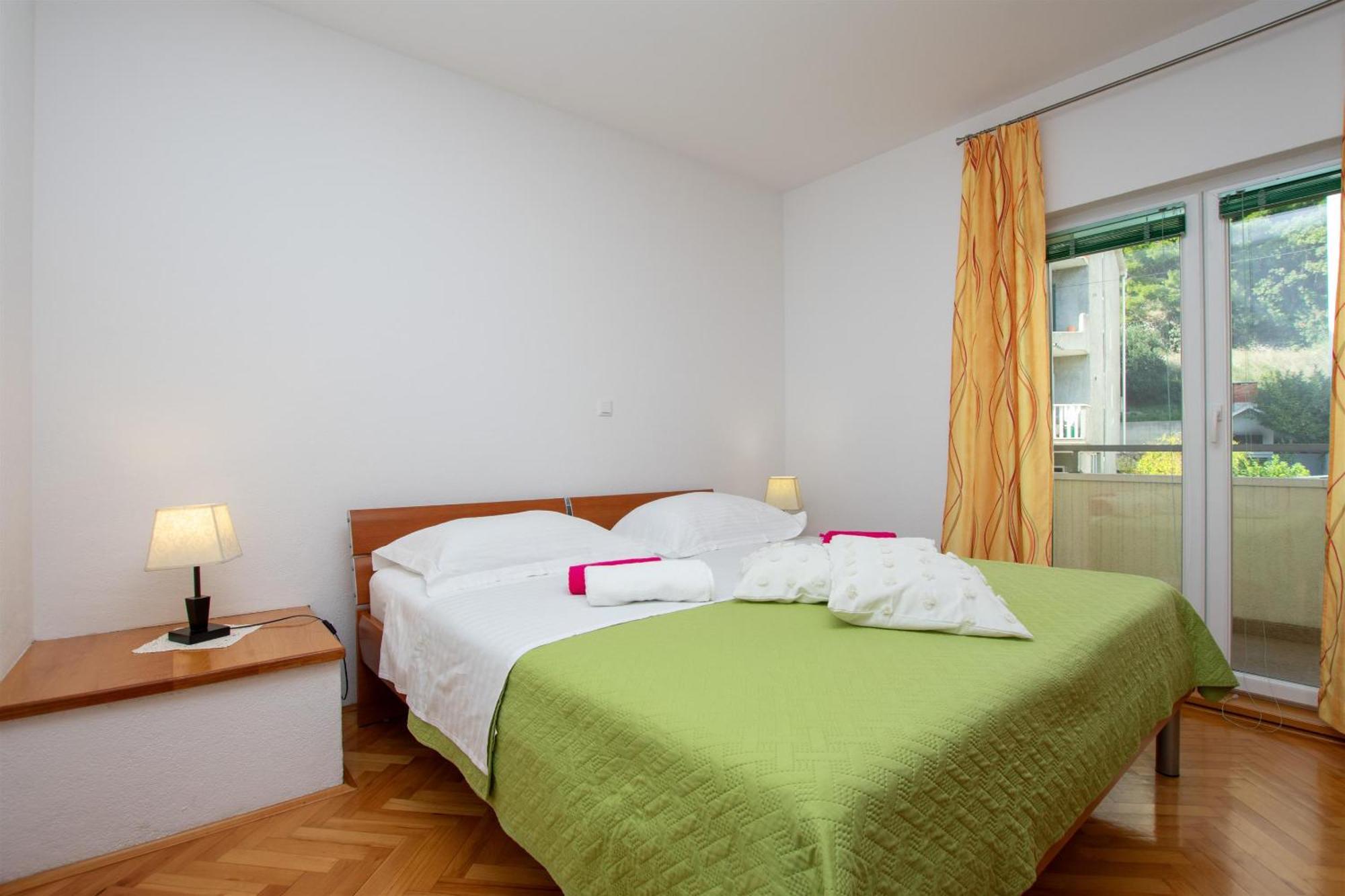 Apartment Zdravko Омиш Экстерьер фото
