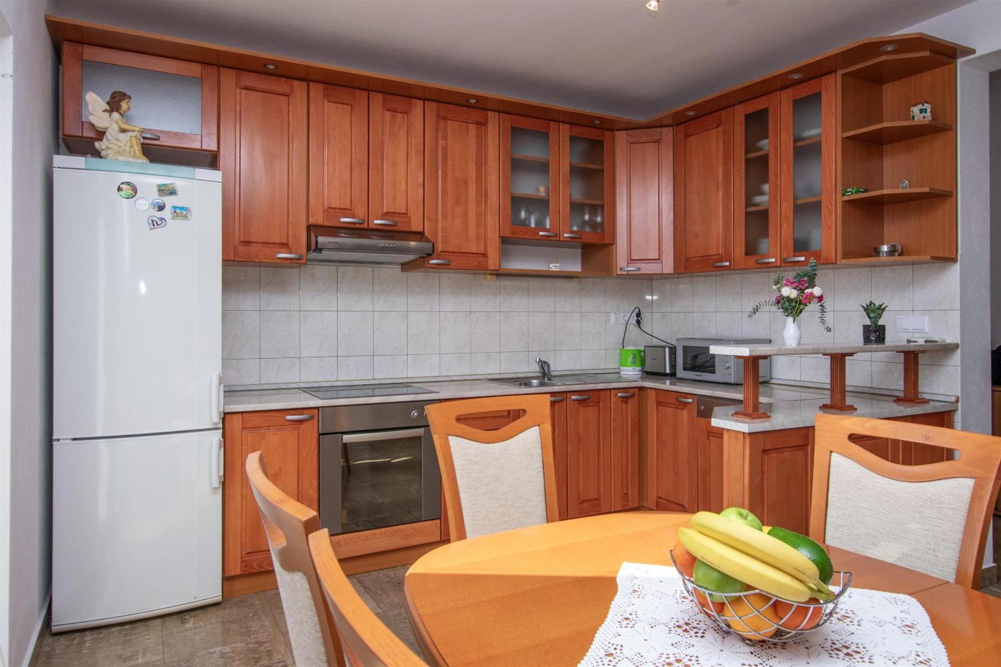 Apartment Zdravko Омиш Экстерьер фото