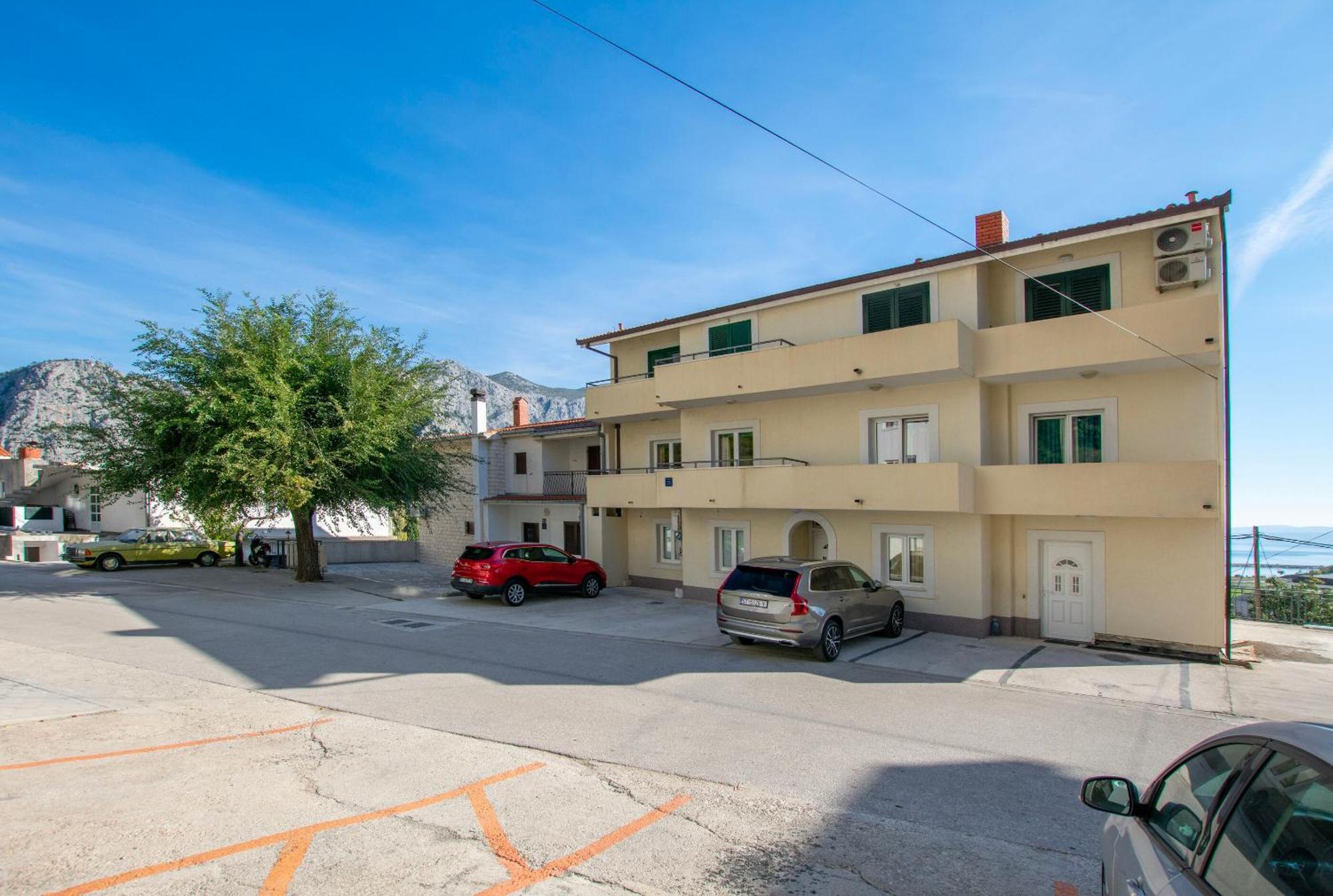 Apartment Zdravko Омиш Экстерьер фото
