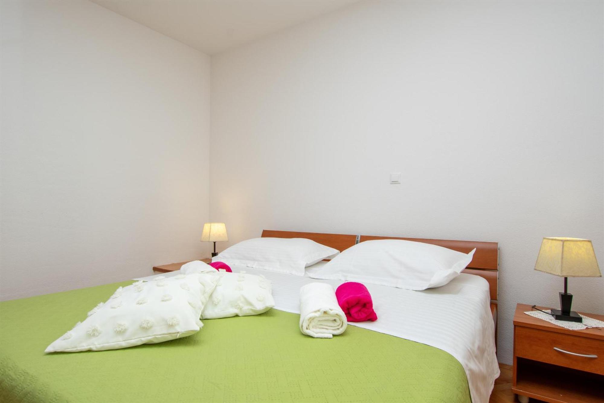 Apartment Zdravko Омиш Экстерьер фото